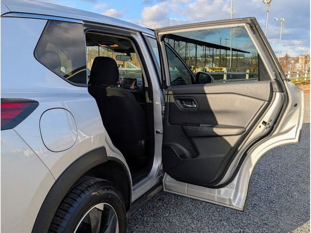 2024 Nissan Rogue AWD SV - 22957636 - 11