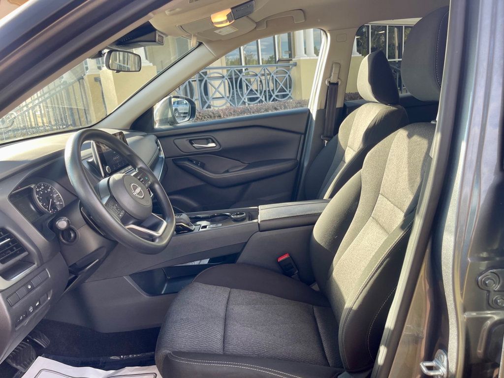 2024 Nissan Rogue SV photo 11