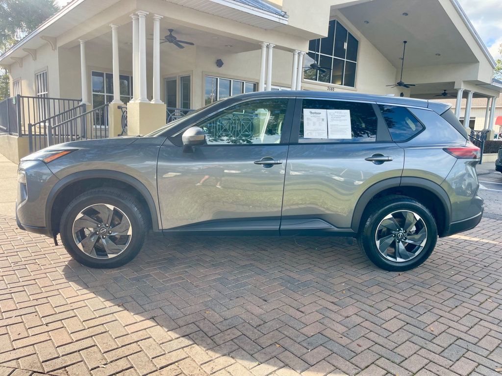2024 Nissan Rogue SV photo 2