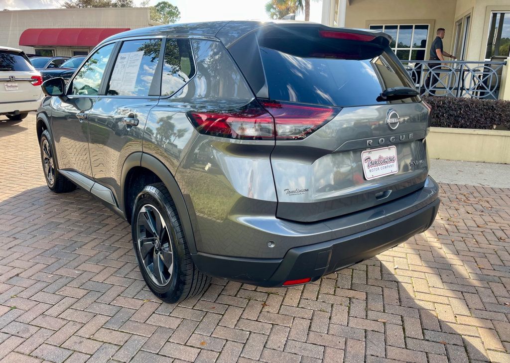 2024 Nissan Rogue SV photo 3