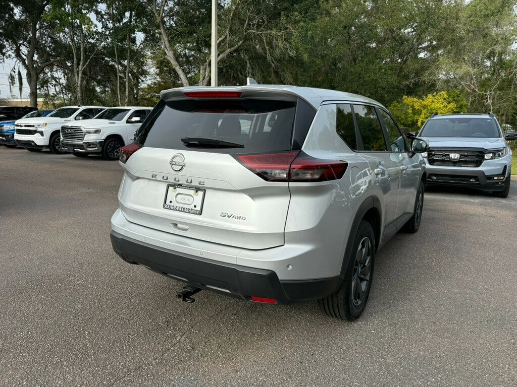 2024 Nissan Rogue SV photo 9