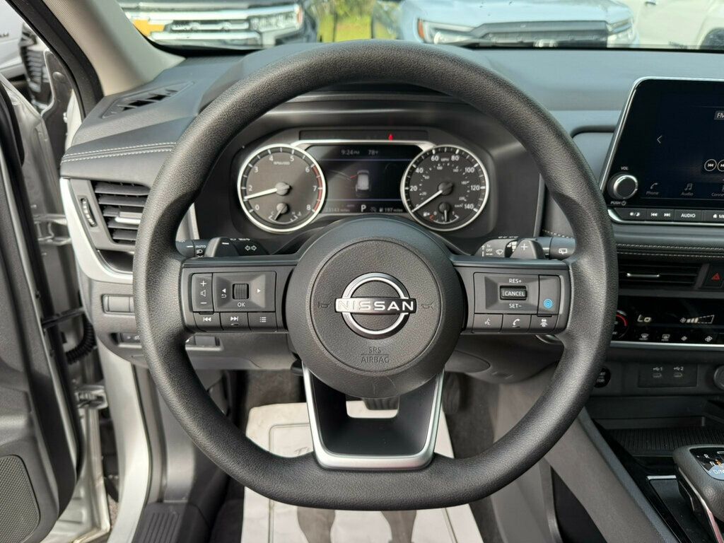 2024 Nissan Rogue SV photo 4