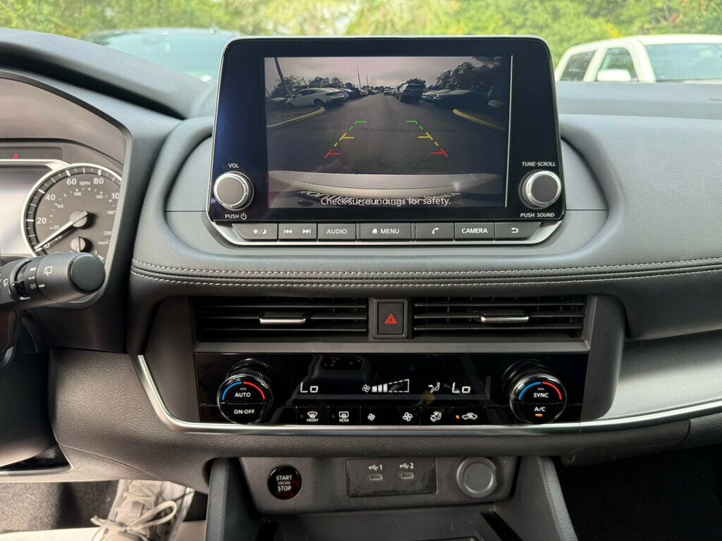 2024 Nissan Rogue SV photo 5