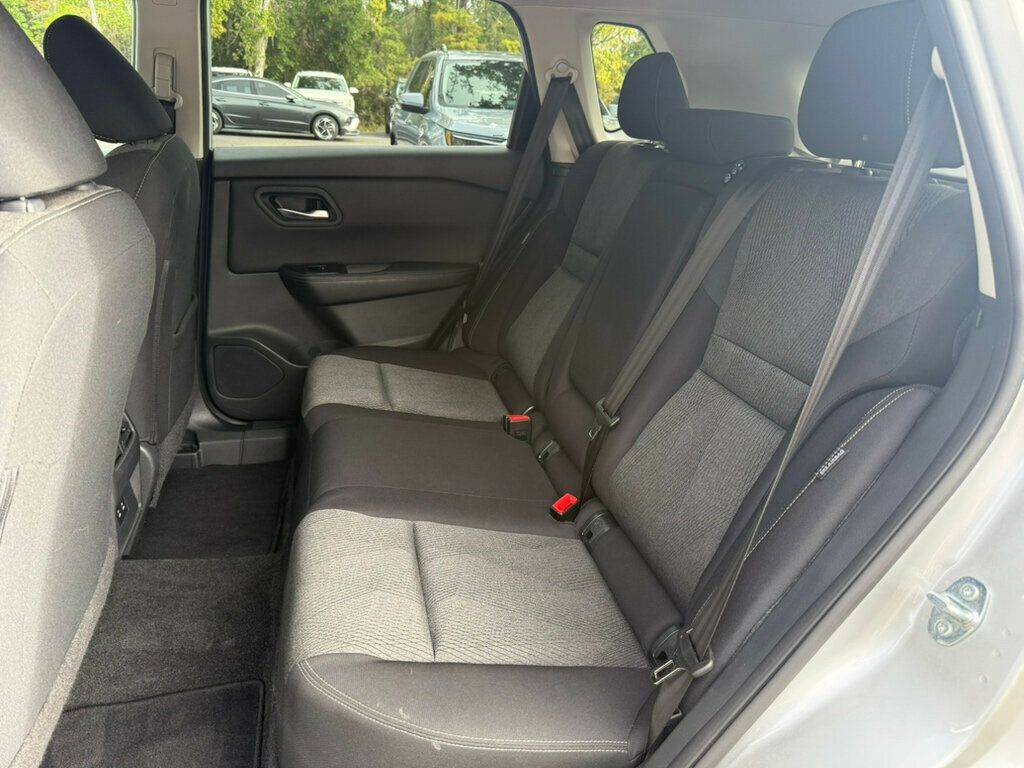 2024 Nissan Rogue SV photo 6