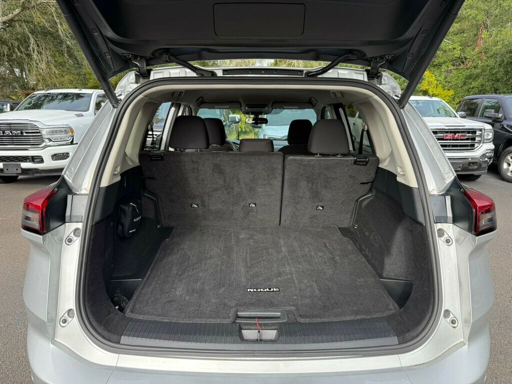 2024 Nissan Rogue SV photo 7