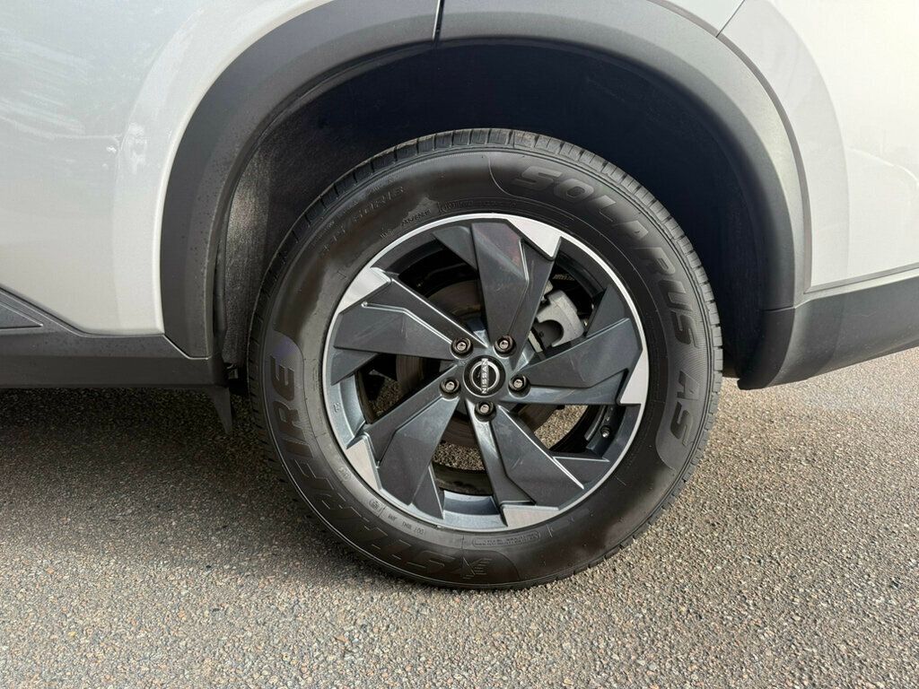 2024 Nissan Rogue SV photo 8