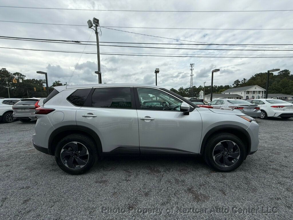 2024 Nissan Rogue SV photo 3