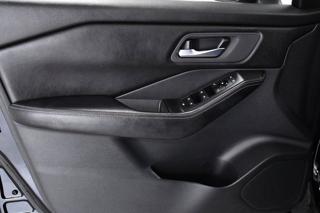 2024 Nissan Rogue FWD SV - 23054739 - 8