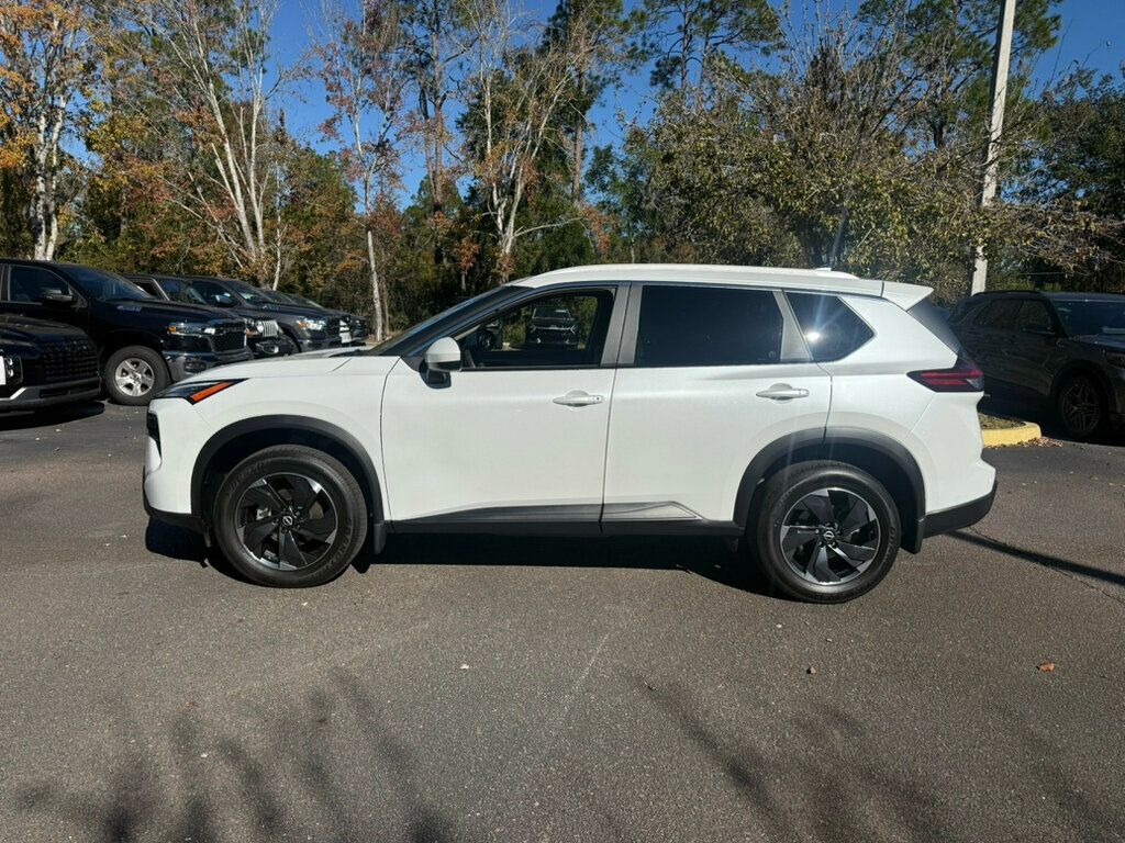 2024 Nissan Rogue SV photo 2