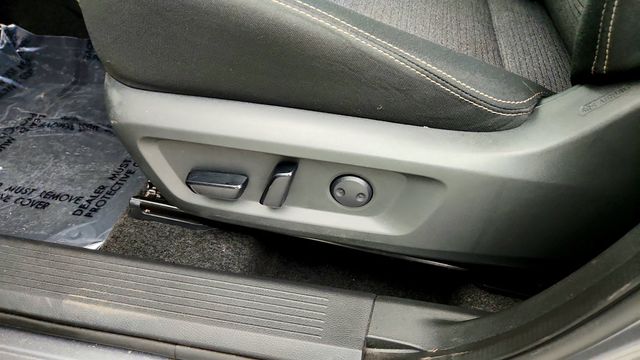 2024 Nissan Rogue FWD SV w/ Frameless Rearview Mirror & Universal Remote - 23036157 - 9