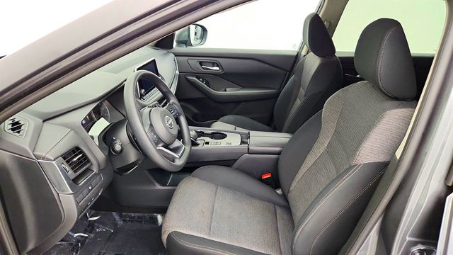 2024 Nissan Rogue FWD SV w/ Frameless Rearview Mirror & Universal Remote - 23036157 - 16