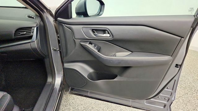 2024 Nissan Rogue FWD SV w/ Frameless Rearview Mirror & Universal Remote - 23036157 - 22