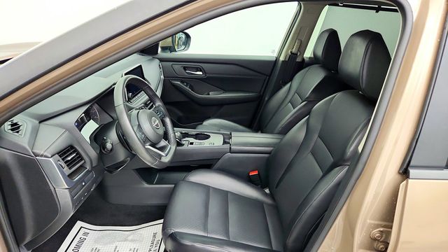 2024 Nissan Rogue SV FWD w/ Premium Pkg, Panoramic Moonroof & Heated Seats - 23088813 - 17