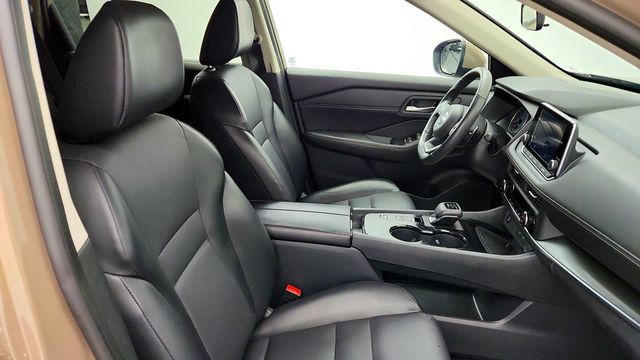 2024 Nissan Rogue SV FWD w/ Premium Pkg, Panoramic Moonroof & Heated Seats - 23088813 - 21