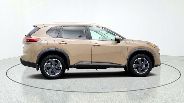 2024 Nissan Rogue SV FWD w/ Premium Pkg, Panoramic Moonroof & Heated Seats - 23088813 - 3