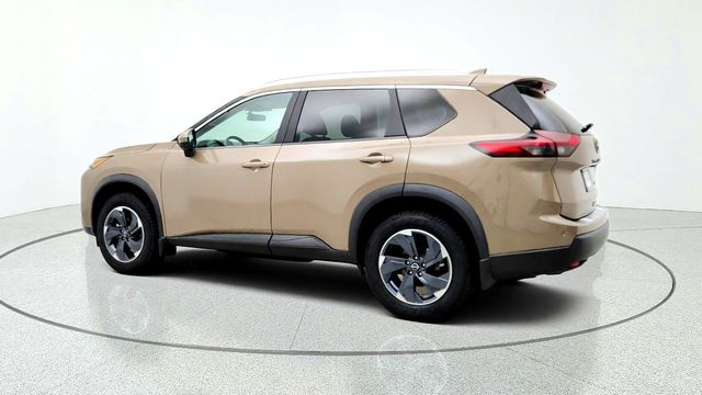 2024 Nissan Rogue SV FWD w/ Premium Pkg, Panoramic Moonroof & Heated Seats - 23088813 - 6