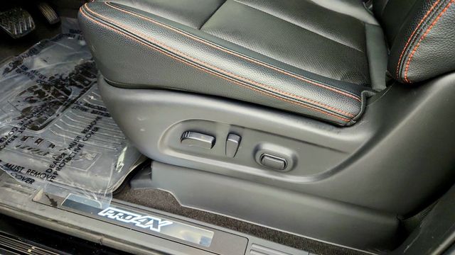 2024 Nissan Titan 4x4 Crew Cab PRO-4X w/ Convenience & Utility Pkgs - 23081743 - 10