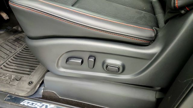 2024 Nissan Titan 4x4 Crew Cab PRO-4X w/ Rugged Step Boards - 23081836 - 10