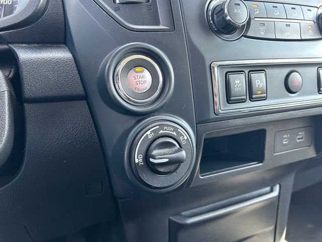 2024 Nissan Titan 4x4 Crew Cab SV - 23015552 - 10