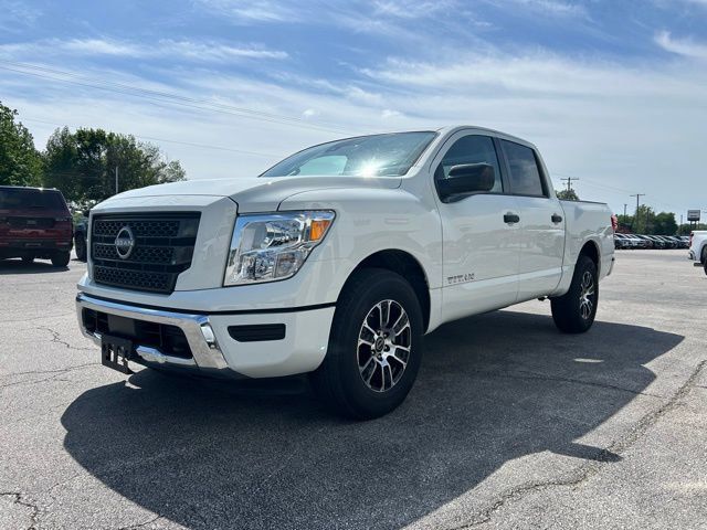 2024 Nissan Titan 4x4 Crew Cab SV - 23015552 - 3