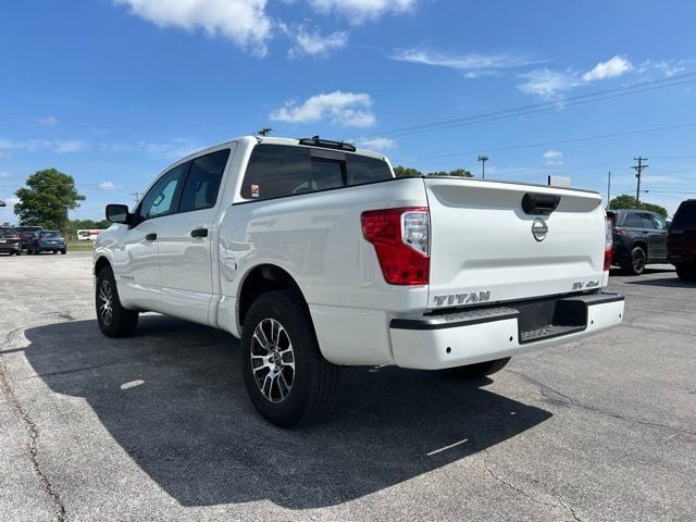 2024 Nissan Titan 4x4 Crew Cab SV - 23015552 - 5