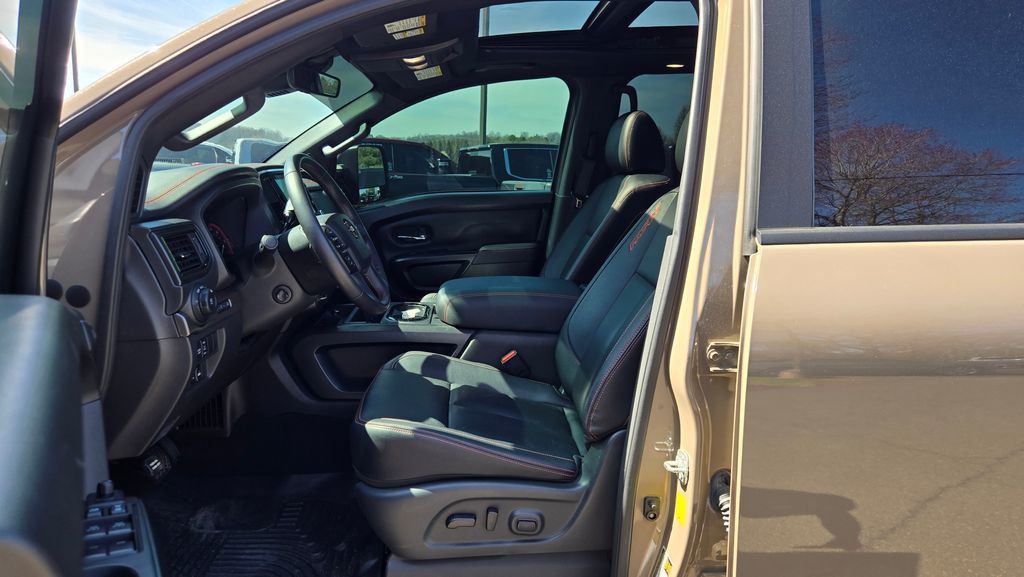 2024 Nissan Titan PRO-4X  - 23002068 - 11