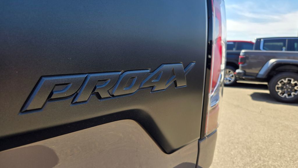 2024 Nissan Titan PRO-4X  - 23002068 - 8