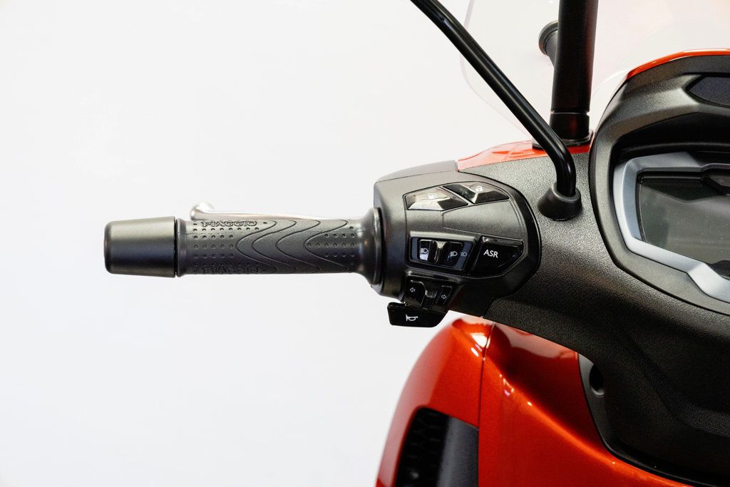 2024 PIAGGIO BV400S 1-OWNER LOW MILES!!! - 23004080 - 12