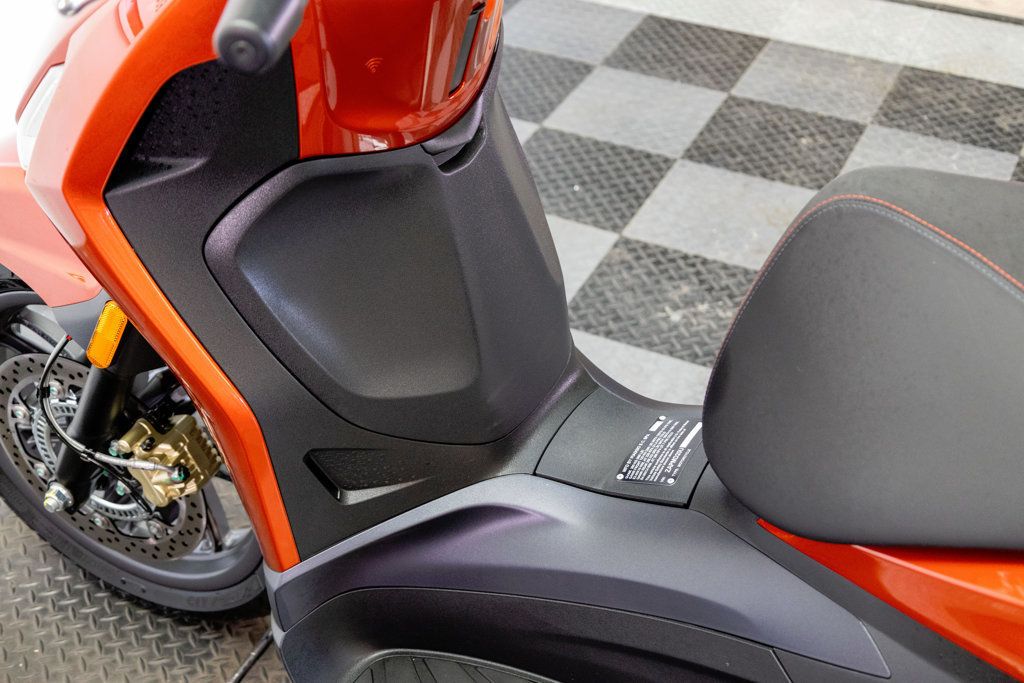 2024 PIAGGIO BV400S 1-OWNER LOW MILES!!! - 23004080 - 14