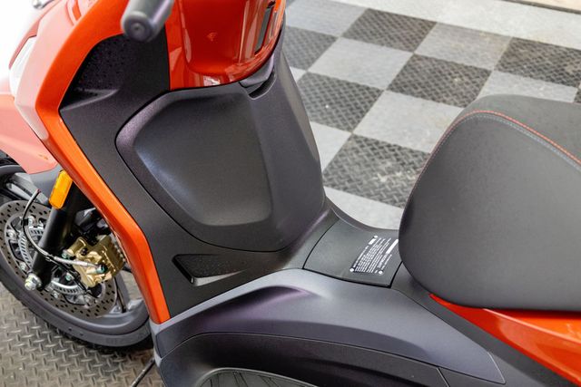 2024 PIAGGIO BV400S 1-OWNER LOW MILES!!! - 23004080 - 14