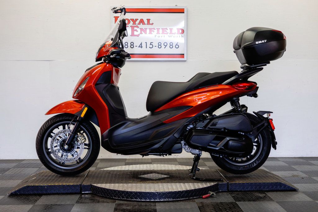 2024 PIAGGIO BV400S 1-OWNER LOW MILES!!! - 23004080 | Video 2