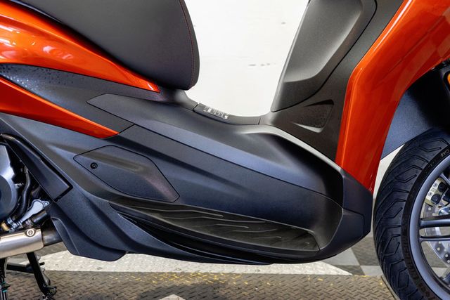 2024 PIAGGIO BV400S 1-OWNER LOW MILES!!! - 23004080 - 20