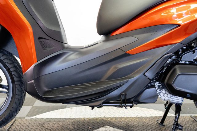 2024 PIAGGIO BV400S 1-OWNER LOW MILES!!! - 23004080 - 21