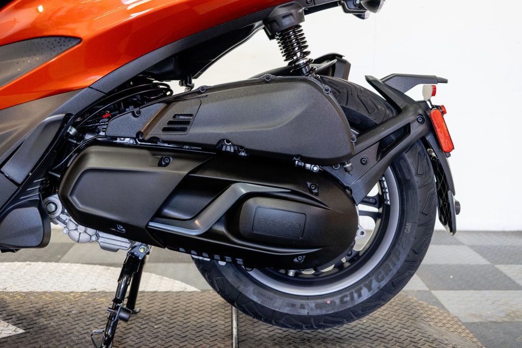 2024 PIAGGIO BV400S 1-OWNER LOW MILES!!! - 23004080 - 23