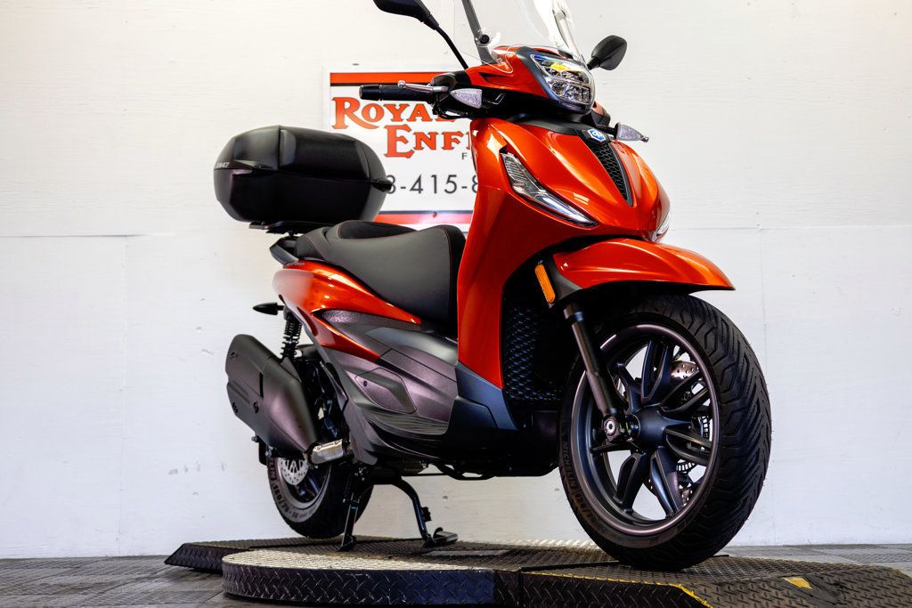 2024 PIAGGIO BV400S 1-OWNER LOW MILES!!! - 23004080 - 2