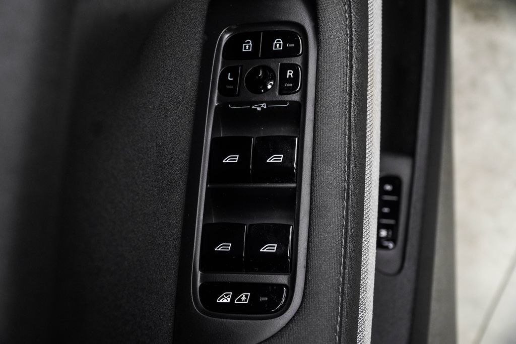 Polestar 2 photo 36