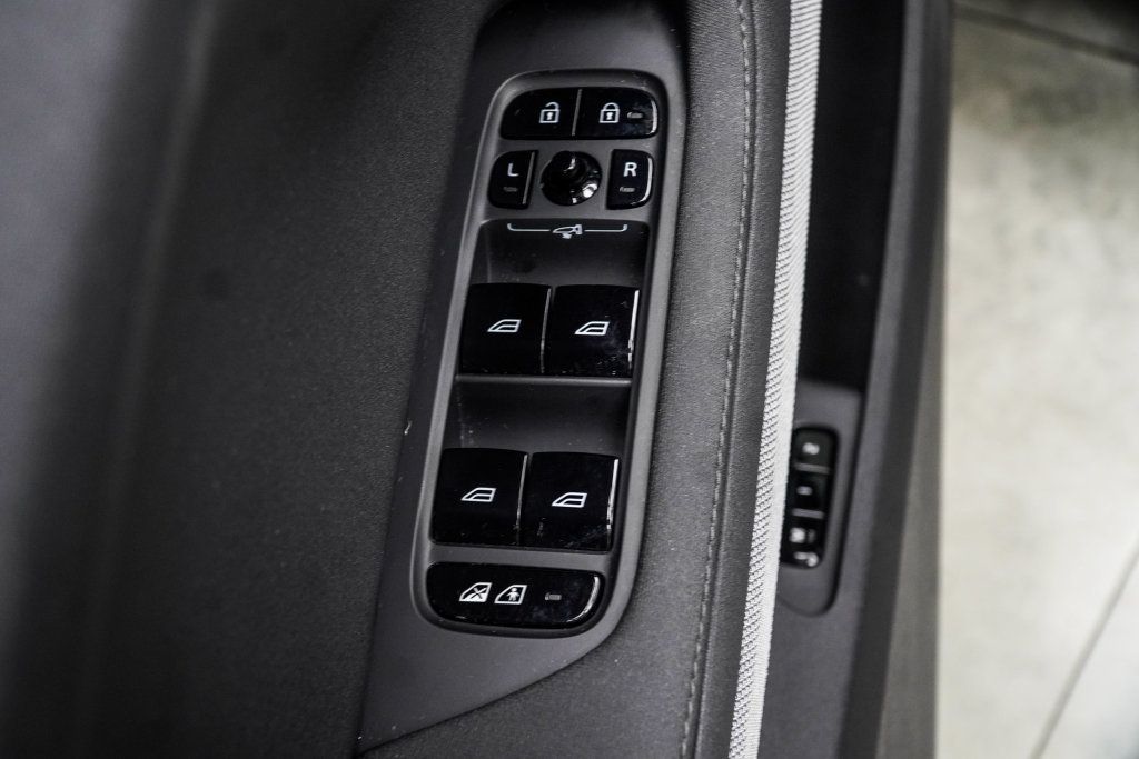 Polestar 2 photo 35