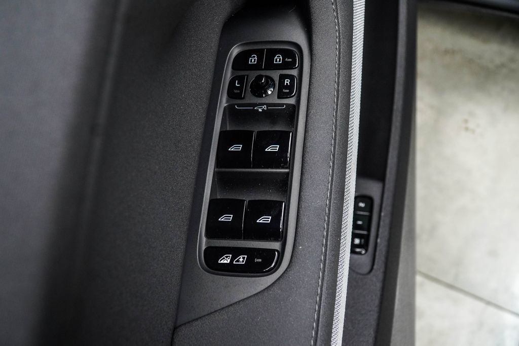 Polestar 2 photo 34