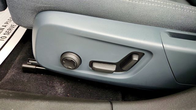 2024 Polestar 2 Long Range Dual Motor with 19'' Wheels (276-mile range) - 22971768 - 10