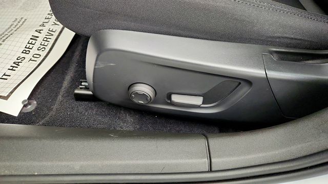 2024 Polestar 2 Long Range Single Motor with 19'' Wheels (320-mile range) - 22972448 - 9