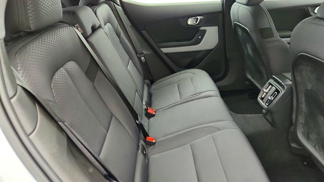 2024 Polestar 2 Long Range Single Motor with 19'' Wheels (320-mile range) - 22972448 - 23