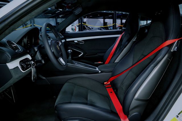 2024 Porsche 718 GTS 4.0 COUPE WHITE...695 Miles...Rare 6sp Manual - 22706186 - 25