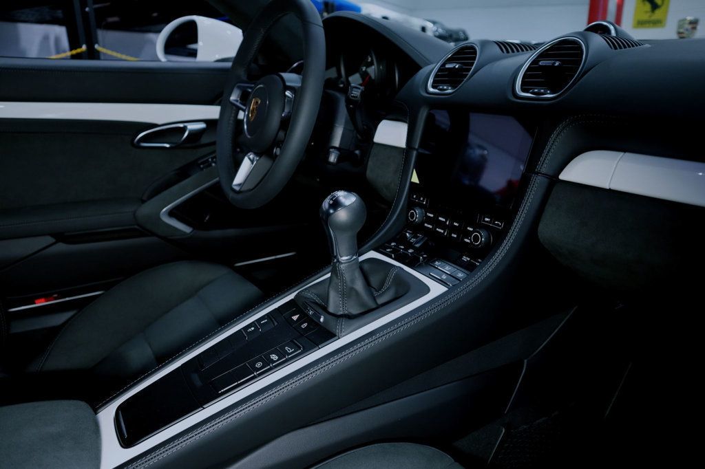 2024 Porsche 718 GTS 4.0 COUPE WHITE...695 Miles...Rare 6sp Manual - 22706186 - 30