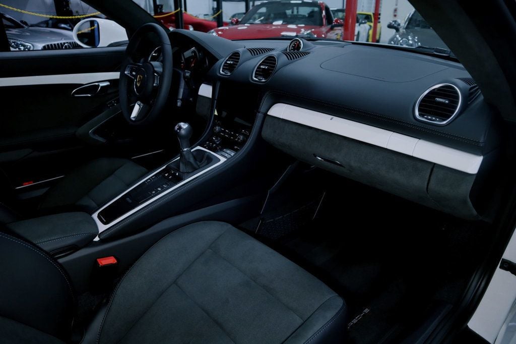 2024 Porsche 718 GTS 4.0 COUPE WHITE...695 Miles...Rare 6sp Manual - 22706186 - 32