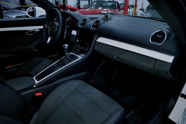 2024 Porsche 718 GTS 4.0 COUPE WHITE...695 Miles...Rare 6sp Manual - 22706186 - 32