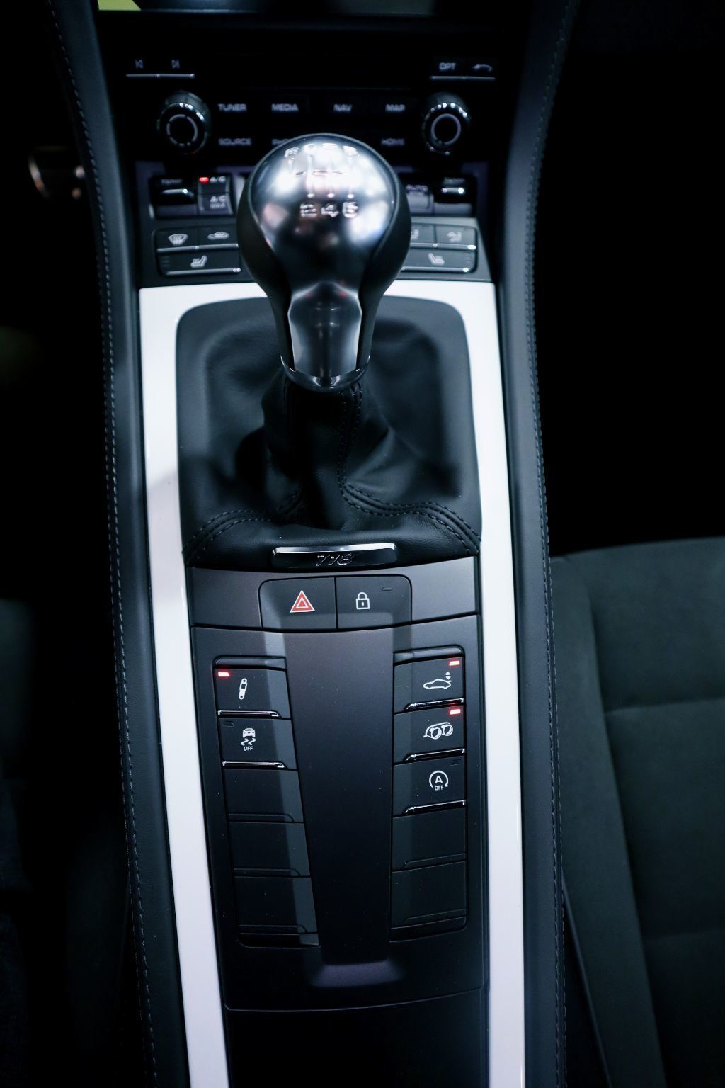 2024 Porsche 718 GTS 4.0 COUPE WHITE...695 Miles...Rare 6sp Manual - 22706186 - 34