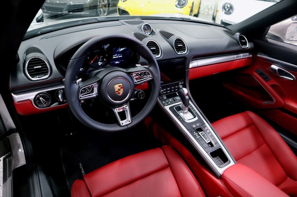 2024 Porsche Boxster photo 26
