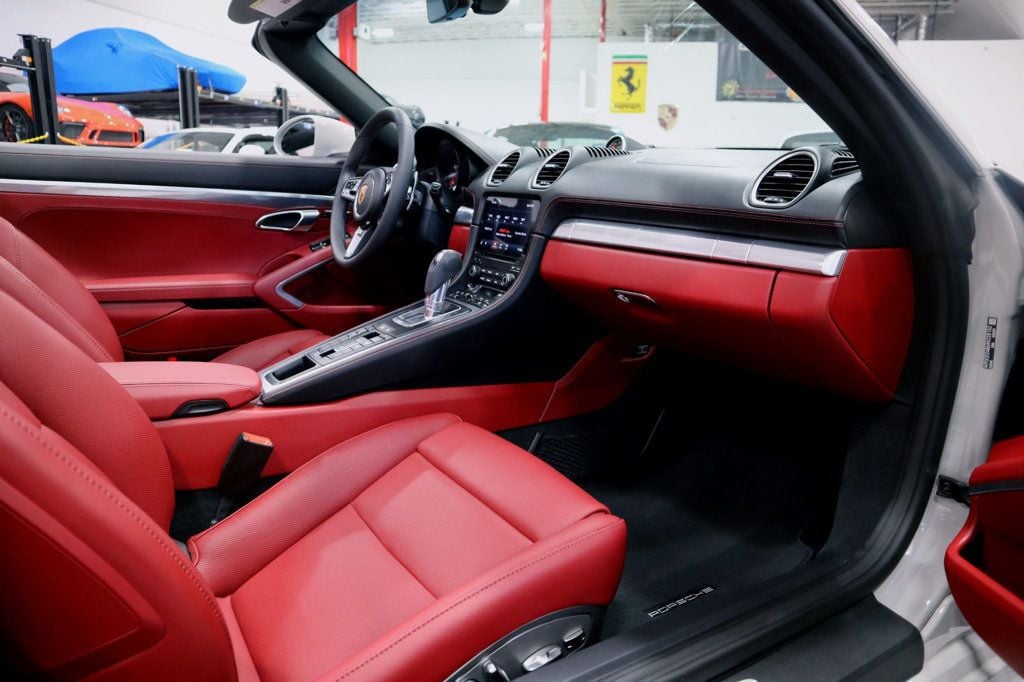 2024 Porsche Boxster photo 31