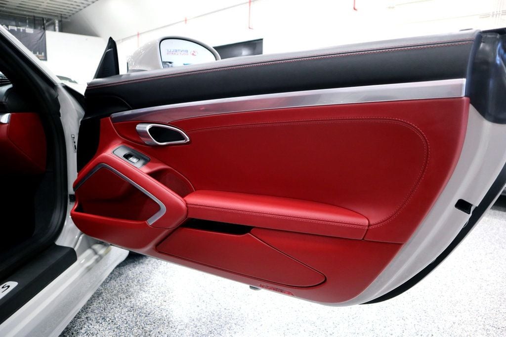 2024 Porsche Boxster photo 32