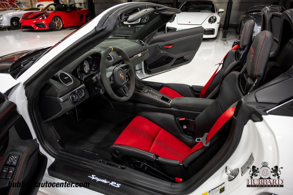 2024 Porsche 718 Spyder RS Roadster - 22975419 - 16
